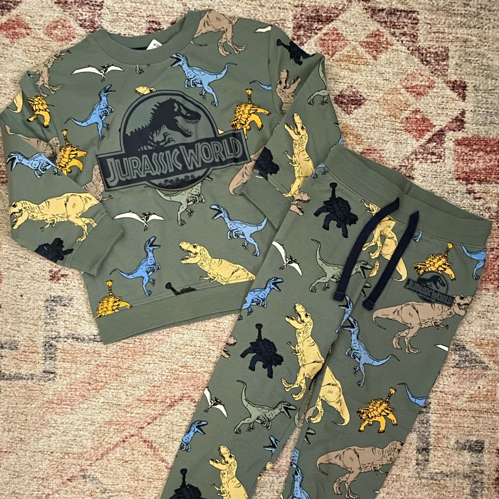 Jurassic world 2pc set